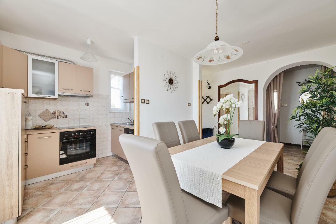Apartment Ana บระทอนิกลา ภายนอก รูปภาพ