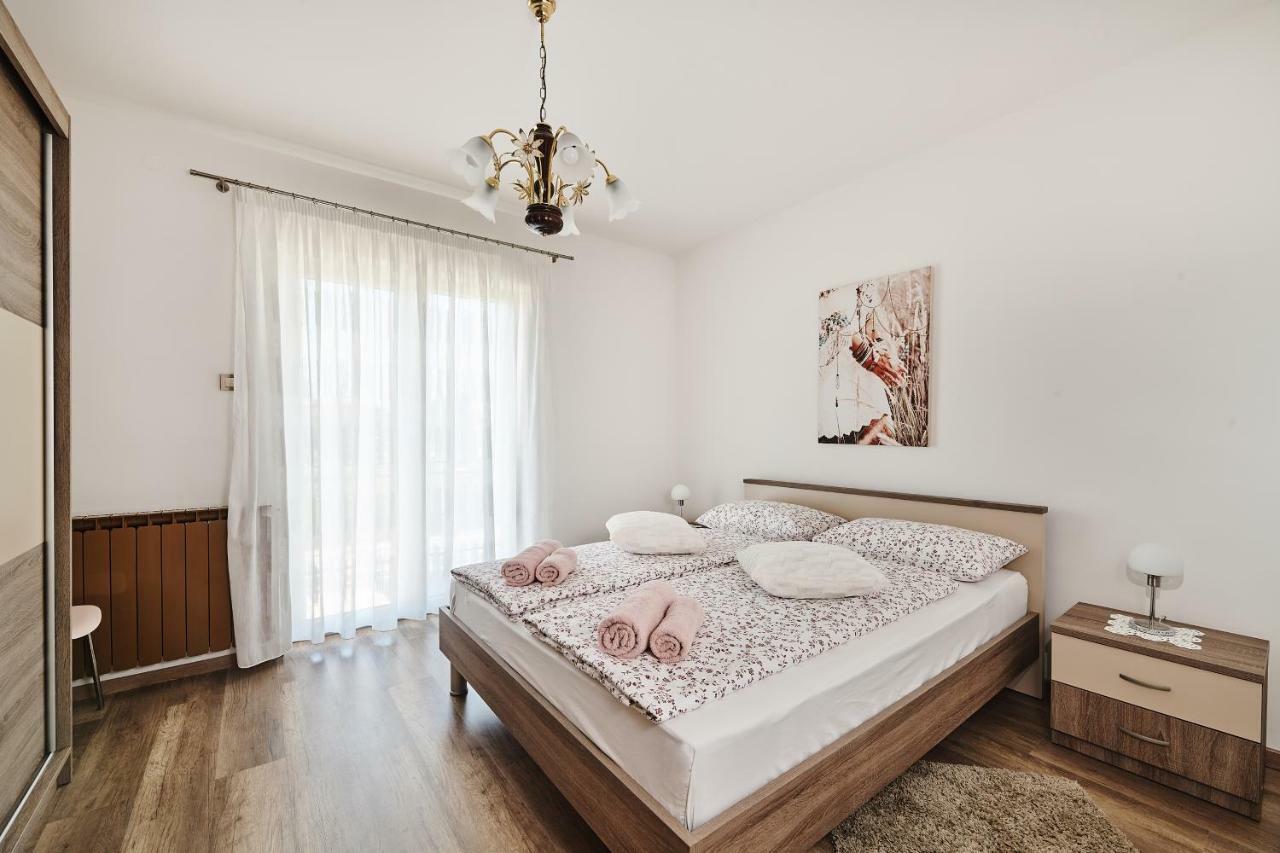 Apartment Ana บระทอนิกลา ภายนอก รูปภาพ