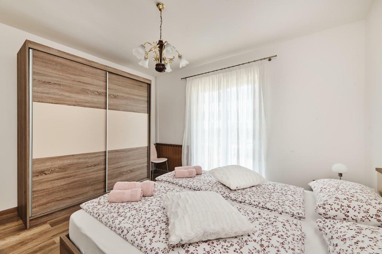 Apartment Ana บระทอนิกลา ภายนอก รูปภาพ